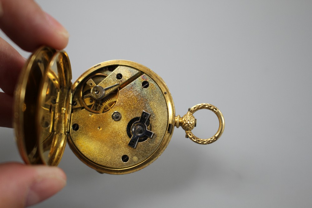 A late 19th/early 20th century continental engraved 18k fob watch, diameter 37mm, gross weight 36.5 grams.